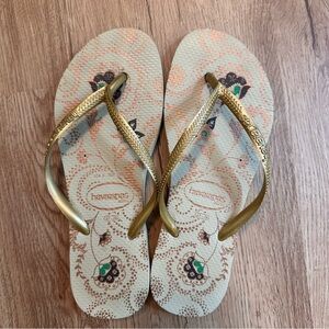 Havaianas Slim Tan and Gold Paisley Print Flip Flops Size 37-38